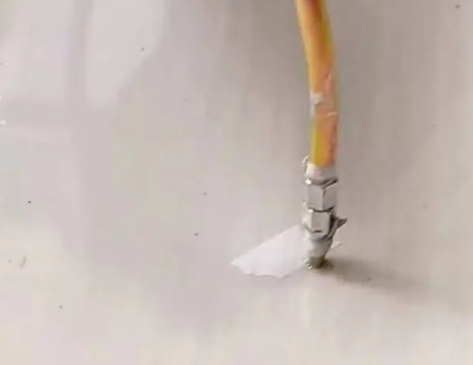 麻阳瓷砖空鼓维修公司专业解答在瓷砖铺贴过程中，如果使用的砂料过粗（如全部使用了粗砂），可能会导致以下问题