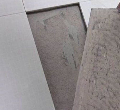 麻阳瓷砖空鼓维修公司分享瓷砖铺贴时如果打浆（即涂抹在瓷砖背面和基层上的砂浆或瓷砖胶）过少，会带来以下问题